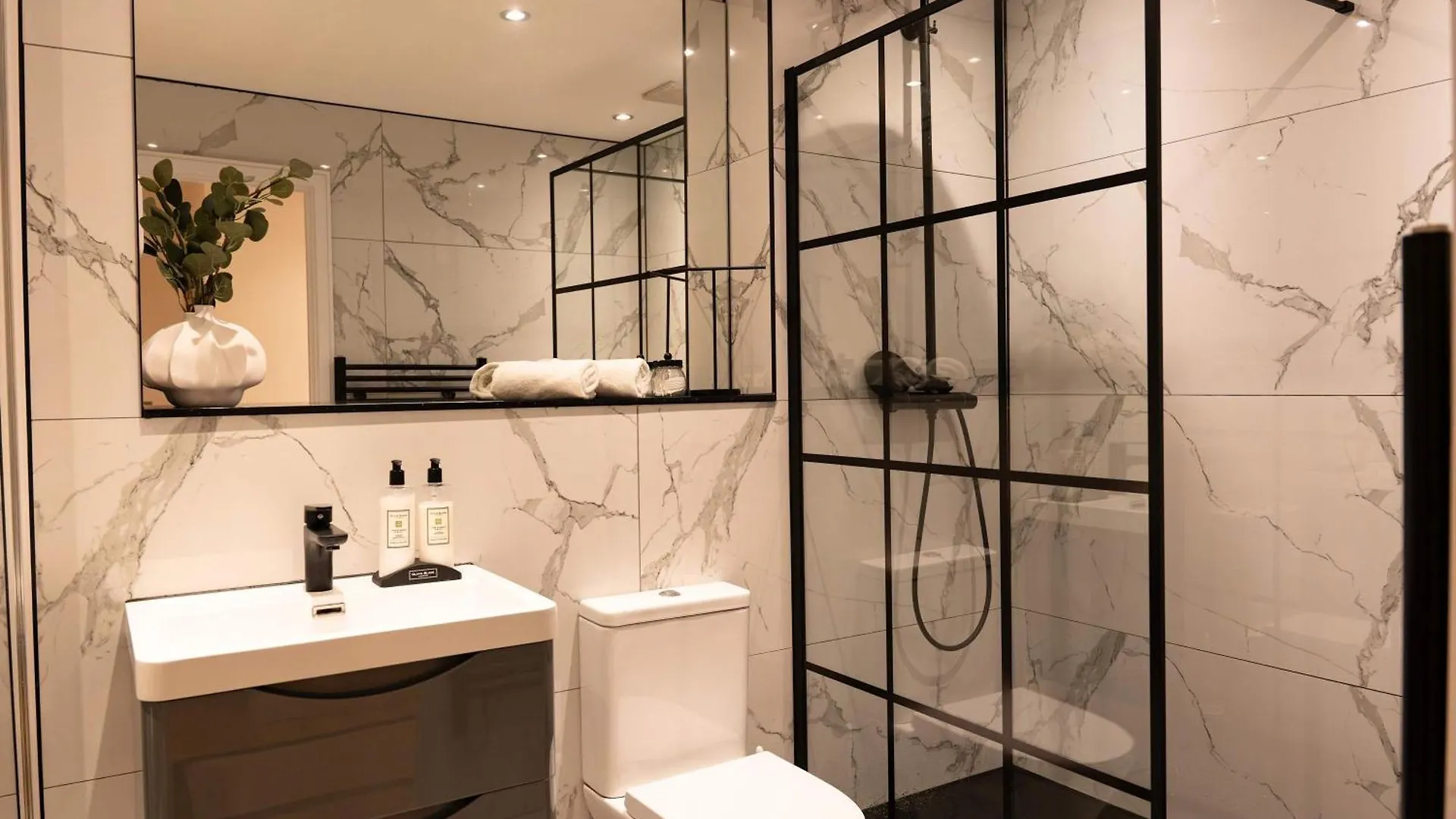 Madestays Premium Tower Hill Serviced Apartment London 0*,