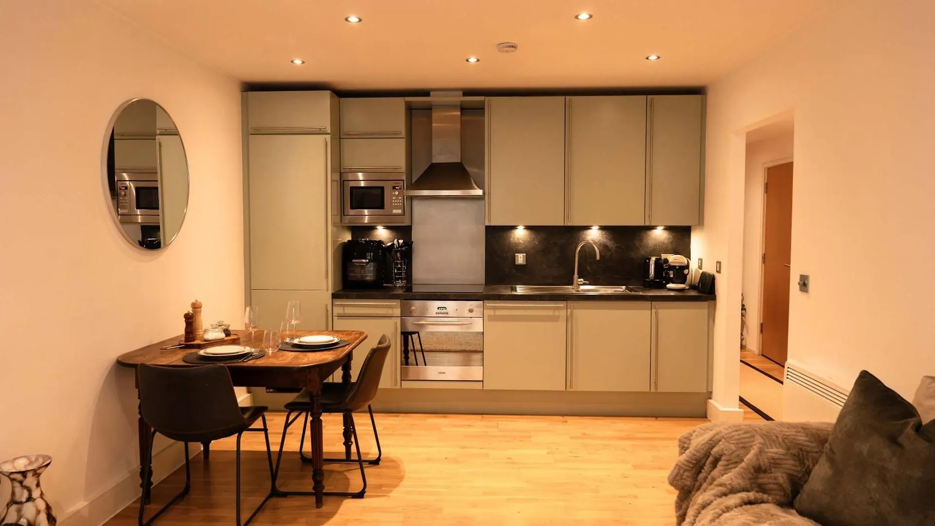 Madestays Premium Tower Hill Serviced Apartment London